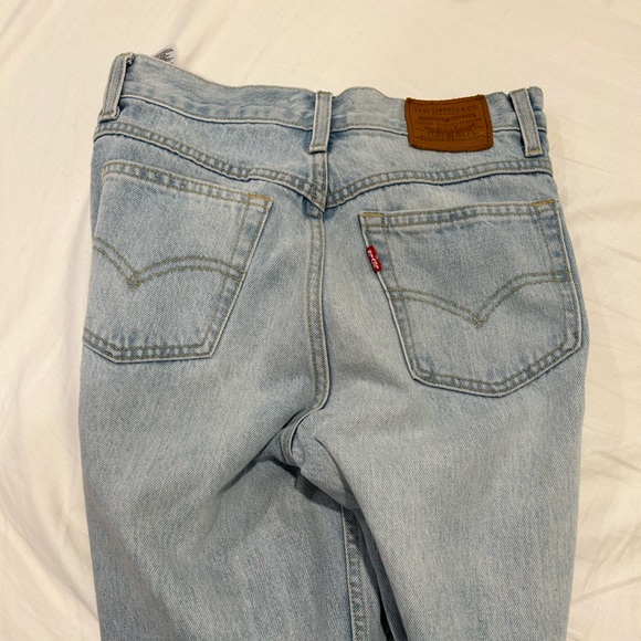 Vintage Levi mom jeans light wash - Picture 9 of 11